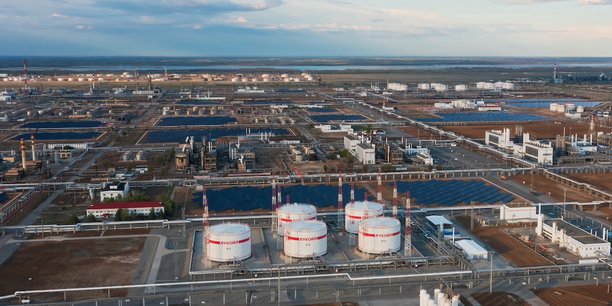 Vue générale d'un site de raffinerie du deuxième producteur de pétrole russe, Lukoil, à Volgograd (ex-Stalingrad).