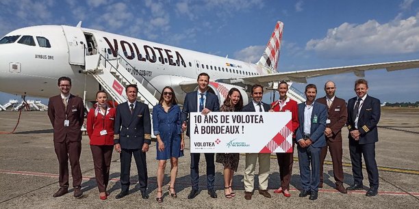 Ce mercredi 1er juin à Bordeaux avec, au centre Simon Dreschel, directeur de l'aéroport Bordeaux-Mérignac, Céline Lacroix, responsable du développement international chez Volotea, Carlos Muñoz, président directeur général et fondateur de Volotea et des membres d'équipage.