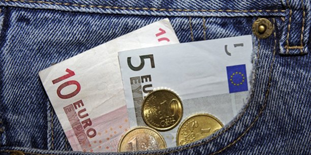 En France, le montant moyen de l'argent de poche versé par mois aux adolescents est de 30 euros par mois.