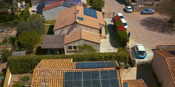 La première communauté énergétique lancée par Beoga en mars 2021, dans le village gardois du Cailar, impliquait un lotissement de six maisons et une installation sportive.