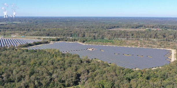TotalEnergies installe la plus grande centrale solaire sur suiveurs sur le  site d'un ancien oléoduc