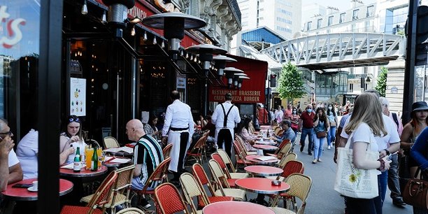 Paris, qui était en retard dans la reprise, renoue avec la croissance grâce à la clientèle internationale et au rebond plus rapide prévu de la clientèle voyage d'affaires.