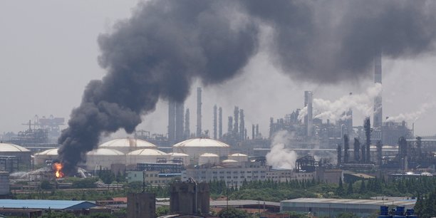 Chine: incendie dans une usine petrochimique a shanghai, un mort[reuters.com]