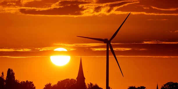 Cette législation intervient deux semaines avant l'annonce d'un nouveau paquet réglementaire proposé par Bruxelles pour soutenir le secteur de l'éolien.