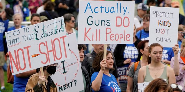 Etats-unis: le senat approuve le projet de loi sur les armes a feu[reuters.com]