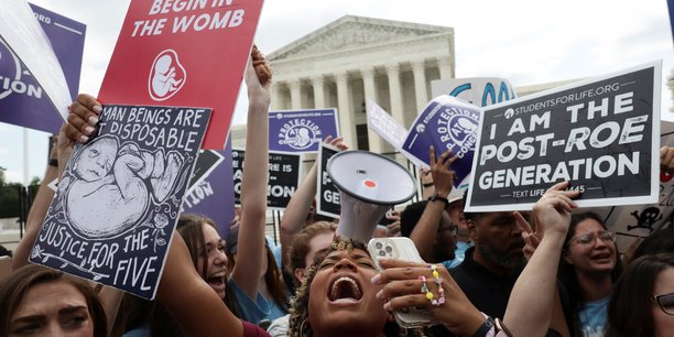 Tournant historique aux usa, la cour supreme revoque le droit a l'avortement[reuters.com]
