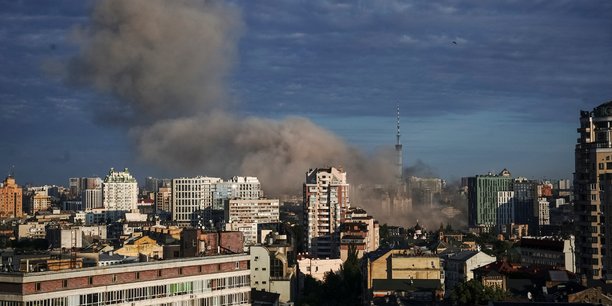Ukraine: le centre de kyiv vise par des bombardements russes[reuters.com]