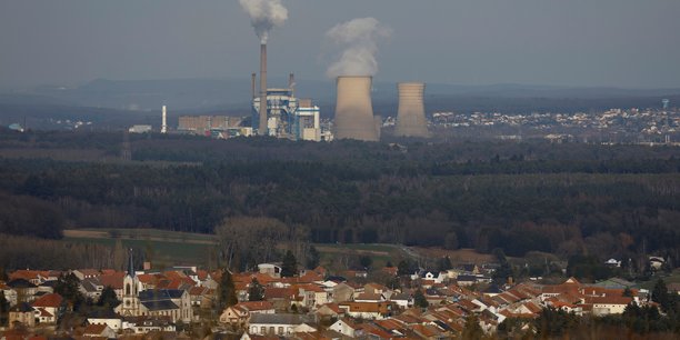 Emmanuel Macron a promis fin septembre de fermer les centrales de Cordemais (Loire-Atlantique et Saint-Avold, les dernières centrales à charbon, combustible extrêmement nocif pour le climat.