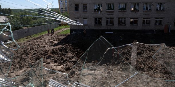 Un bombardement russe sur kharkiv fait quatre morts, declare le gouverneur de la region[reuters.com]