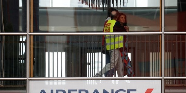 Air france negocie de nouvelles suppressions d'emplois, rapporte le figaro[reuters.com]