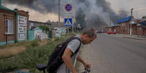 Ukraine: des frappes russes font au moins deux morts a sloviansk, selon des responsables[reuters.com]