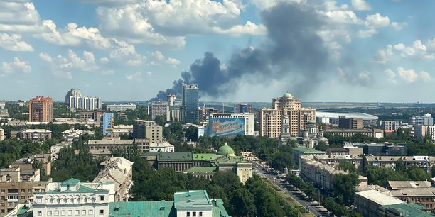 Vaste offensive russe dans le donetsk, pilonne par moscou[reuters.com]