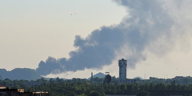 Smoke rises after shelling during ukraine-russia conflict in donetsk[reuters.com]