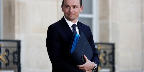 Avec un titre de de séjour « métier en tension », Olivier Dussopt, ministre du Travail, veut remettre le travail au centre du jeu.