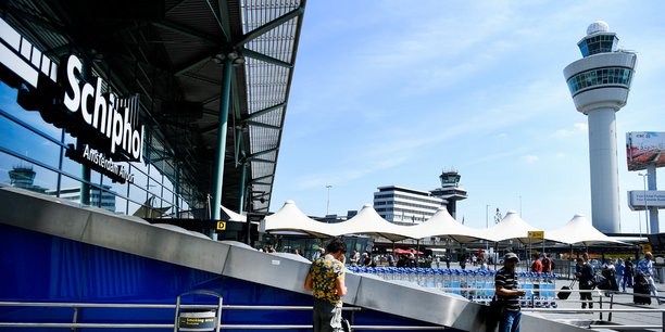 L'aeroport de schiphol va limiter le nombre de passagers jusqu'en octobre[reuters.com]