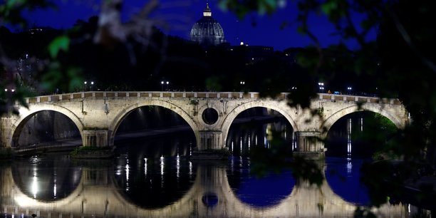 Italie: le parti freres d'italie ne mettra pas en peril l'acces au plan de relance de l'union europeenne, dit crosetto[reuters.com]