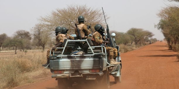 Burkina faso: 13 soldats et volontaires tues par des islamistes[reuters.com]