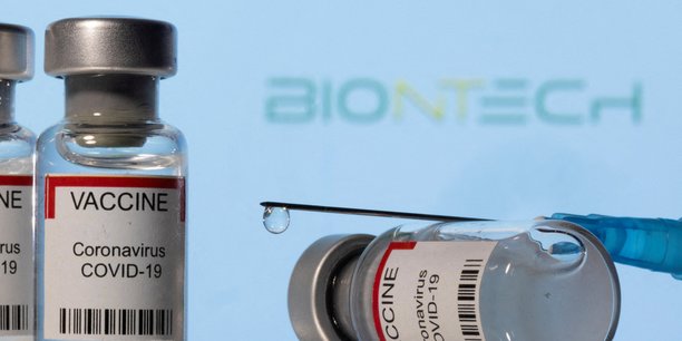 Biontech prevoit des livraisons de vaccins adaptes au variant omicron des octobre[reuters.com]