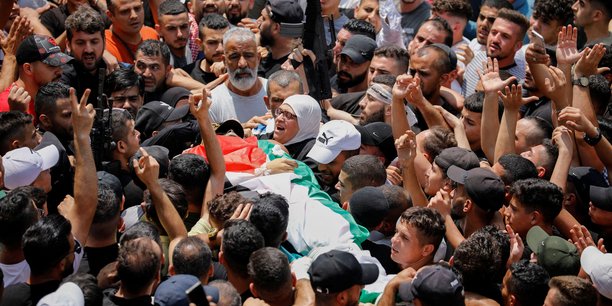 Trois palestiniens tues lors d'un raid israelien a naplouse[reuters.com]