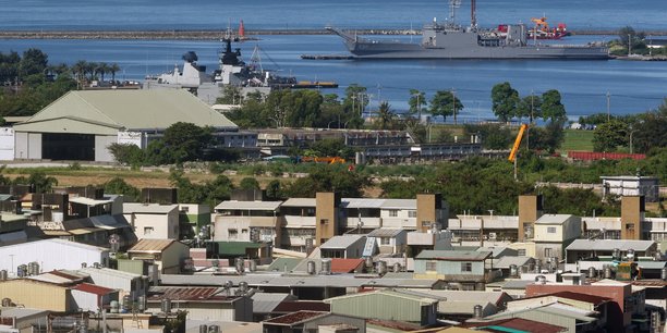 Le nombre de navires de guerre dans le detroit de taiwan s'est fortement reduit, selon une source[reuters.com]