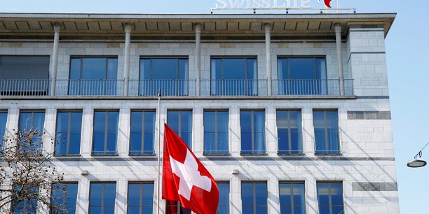 Swiss life depasse les attentes au premier semestre grace aux frais et commissions[reuters.com]