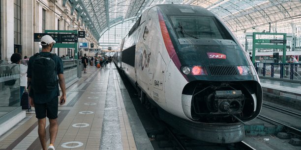 Un TGV en gare de Bordeaux.