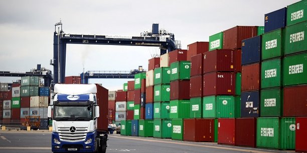 Les employés du port de Felixstowe, situé dans l'est de l'Angleterre, réclament des hausses de salaires afin de faire face à l'augmentation du coût de la vie.