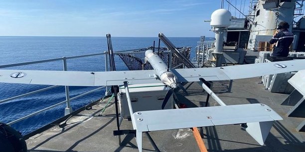 Disposant d'une autonomie de trois heures, le mini-drone SMDM peut évoluer dans un rayon d'action limité de 50 kilomètres. Il va renforcer les capacités ISR des navires emportant les SMDM.