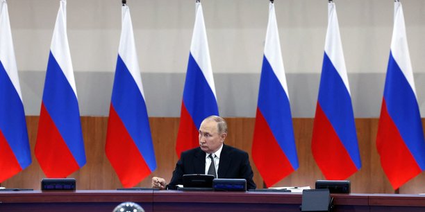 Vladimir Poutine à son arrivée au sommet de Vladivostok.