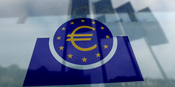 La Commission européenne a abaissé mi-novembre ses prévisions de croissance à 0,6% en 2023 (-0,2 point) et 1,2% en 2024 (-0,1 point).