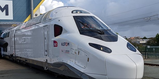 Alstom a effectué la première mise en rame du futur TGV M destiné à la SNCF.