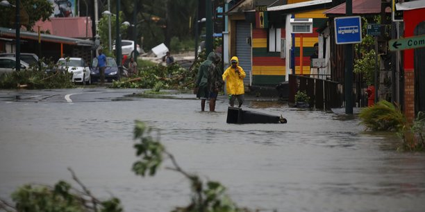 Une rue inondée après le passage de l'ouragan Maria a Pointe-à-Pitre, en 2017.