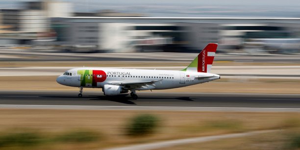 Photo d'archive d'un airbus a319 de tap air portugal atterrissant a l'aeroport de lisbonne[reuters.com]
