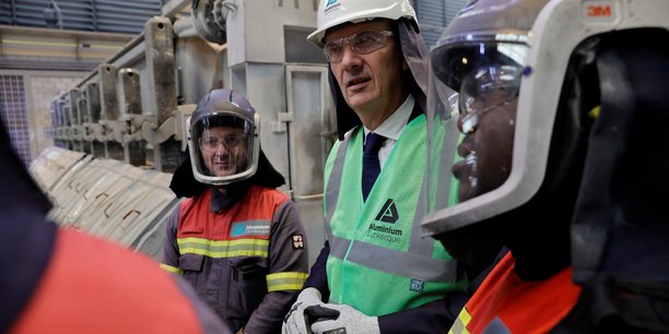 Ce jeudi 22 septembre, le ministre délégué à l'Industrie Roland Lescure est venu en visite à l'usine d'Aluminium Dunkerque pour annoncer un plan de soutien qui permettrait à l'entreprise de faire face à la flambée des coûts de l'électricité.
