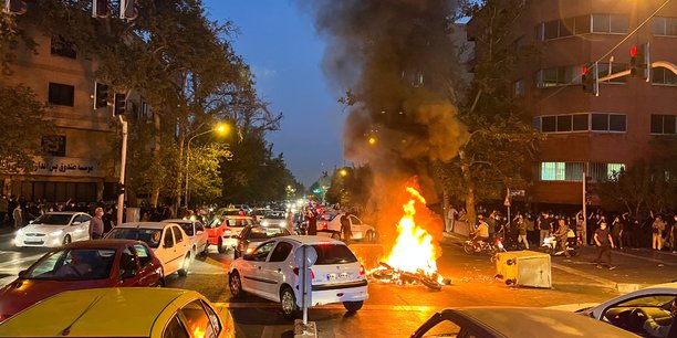 Une moto de police brule pendant une manifestation sur la mort de mahsa amini, a teheran[reuters.com]
