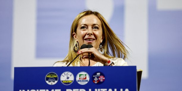 Giorgia meloni prend la parole lors du meeting de cloture de la campagne electorale de la coalition de centre-droit sur la piazza del popolo, a rome[reuters.com]