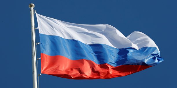 Un drapeau russe photographie a saint-petersbourg[reuters.com]