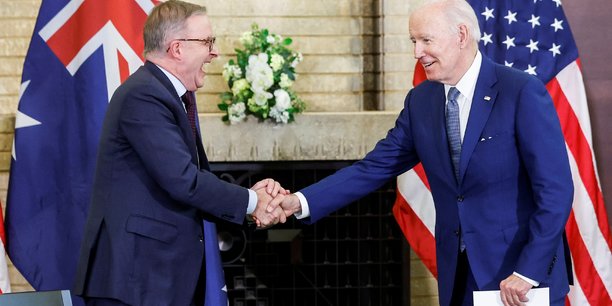 Le president americain joe biden et le premier ministre australien anthony albanese lors d'une reunion bilaterale en marge d'une reunion du quad a tokyo[reuters.com]
