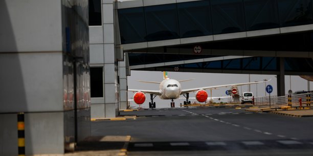 Aeroport international blaise diagne a thies, au senegal[reuters.com]