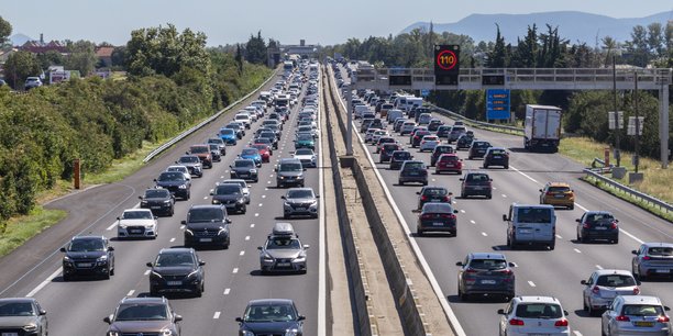 Cet été, sur l'autoroute A7, au niveau de Valence, le trafic soutenu d'une journée de grands départs en vacances, le 9 juillet 2022.