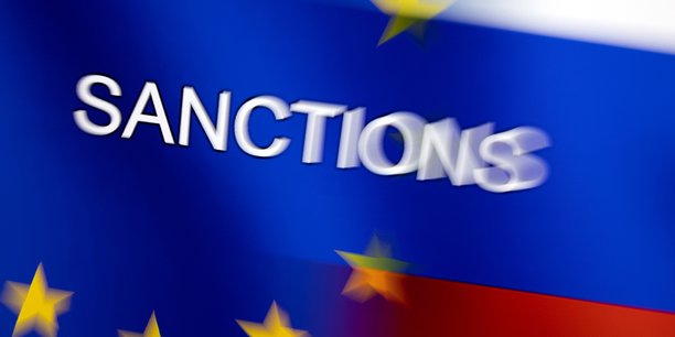Le mot sanctions est affiche sur les drapeaux de l'ue et de la russie[reuters.com]