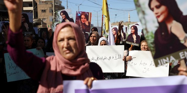 Des femmes manifestent  dans le nord-est de la syrie contre la mort en iran de la jeune kurde mahsa amini[reuters.com]