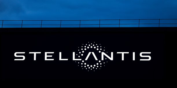 Les employés de Stellantis vont toucher une prime entre 500 et 1.000 euros selon leur salaire. En parallèle, ils auront aussi la possibilité de monétiser jusqu'à 3 jours de RTT, soit 400 euros en moyenne pour un ouvrier et 600 euros pour un cadre.