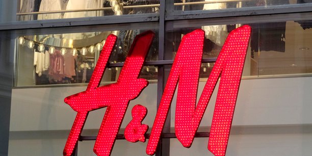 Photo d'archives du logo de h&m sur la facade d'un magasin a riga, en lettonie[reuters.com]