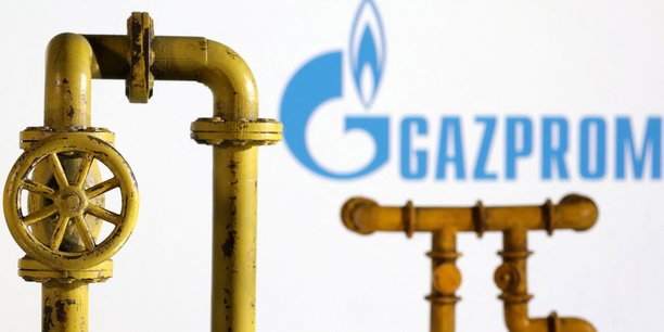 Illustration d'un gazoduc et du logo de gazprom[reuters.com]