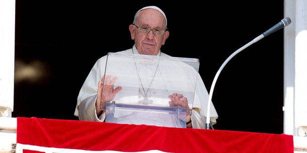 Le pape francois dirige la priere de l'angelus au vatican[reuters.com]