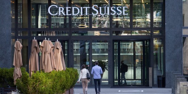 Le logo de credit suisse dans un immeuble a zurich[reuters.com]