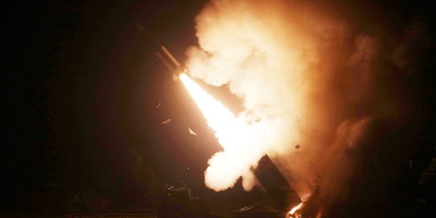 Photo d'un missile sol-sol est tire en mer[reuters.com]