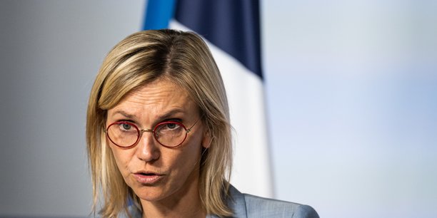 La ministre de la Transition énergétique, Agnès Pannier-Runacher, veut que les prix des distributeurs reflètent « au plus proche » le recul des cours internationaux du pétrole.