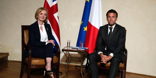 La premiere ministre britannique, liz truss, et le president francais, emmanuel macron, a prague[reuters.com]